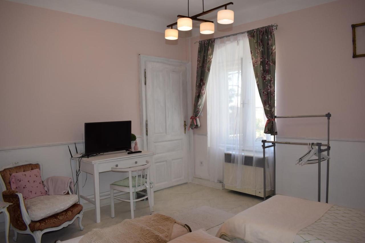 Malomszeg Apartman 2 Peçuy Dış mekan fotoğraf